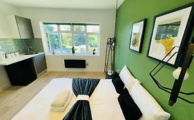 London City Center Top Studios Next To Westfield Shopping & Attractions